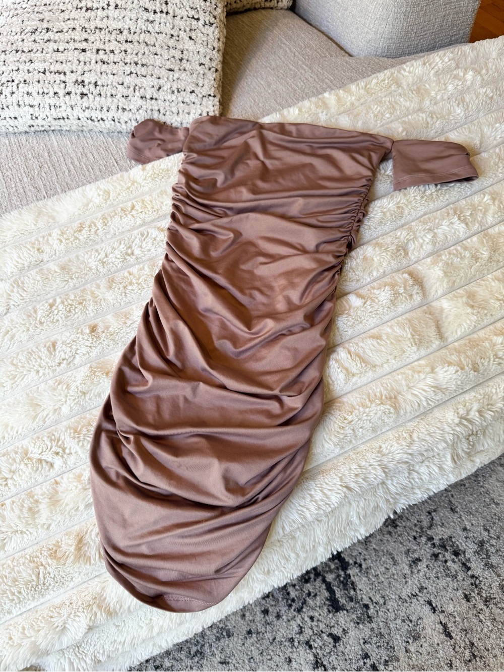 Superdown brown ruched off shoulder Bodycon mini dress